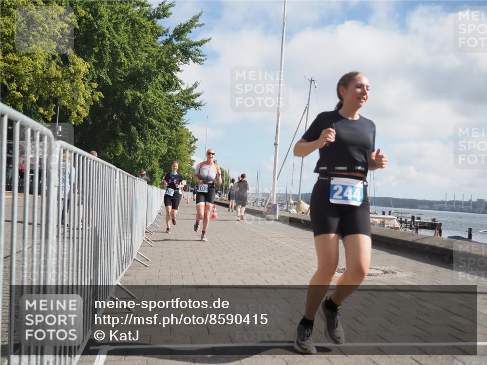 17.08.2025 - KN Förde Triathlon 2025 KatJ http://msf.ph/oto/8590415 17.08.2025 10:17:21 Laufen 103, 176, 180, 244 meine-sportfotos.de