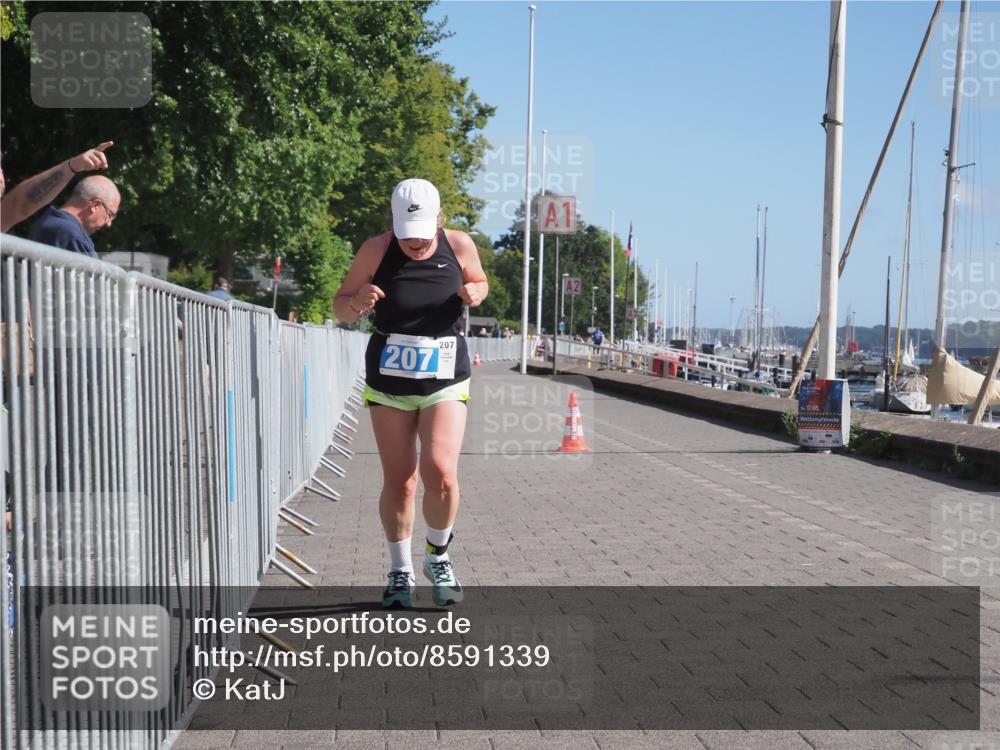 17.08.2025 - KN Förde Triathlon 2025 KatJ http://msf.ph/oto/8591339 17.08.2025 10:51:17 Laufen 207 meine-sportfotos.de