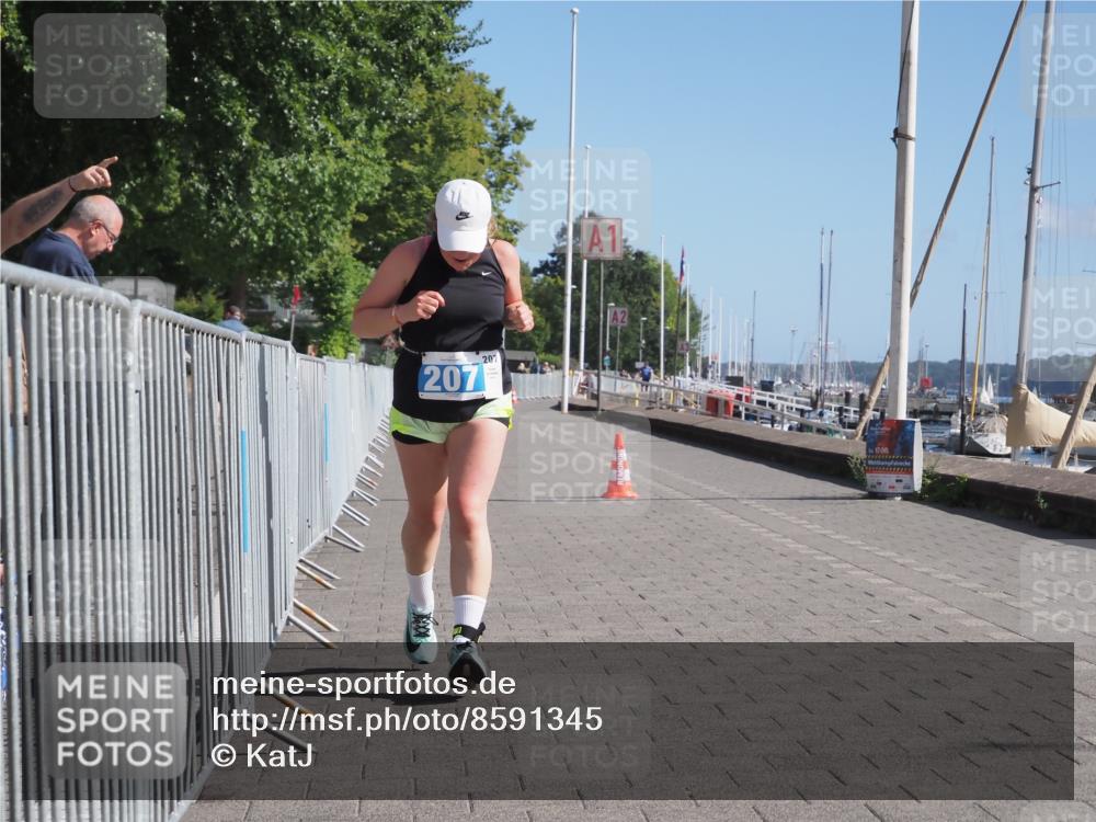 17.08.2025 - KN Förde Triathlon 2025 KatJ http://msf.ph/oto/8591345 17.08.2025 10:51:17 Laufen 207 meine-sportfotos.de