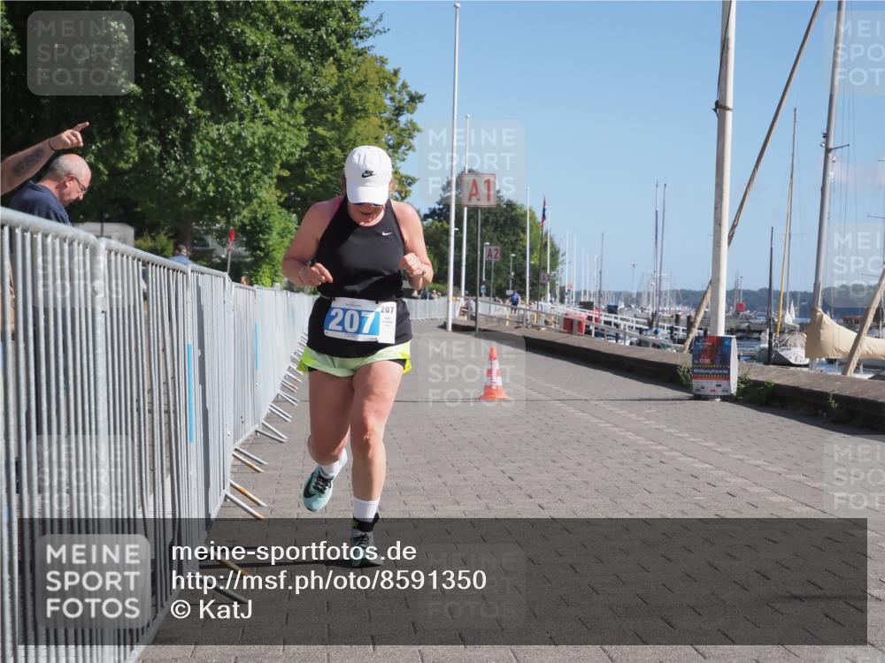 17.08.2025 - KN Förde Triathlon 2025 KatJ http://msf.ph/oto/8591350 17.08.2025 10:51:17 Laufen 207 meine-sportfotos.de