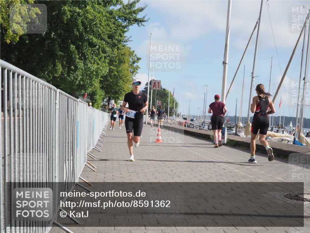 17.08.2025 - KN Förde Triathlon 2025 KatJ http://msf.ph/oto/8591362 17.08.2025 10:18:45 Laufen 136, 144 meine-sportfotos.de