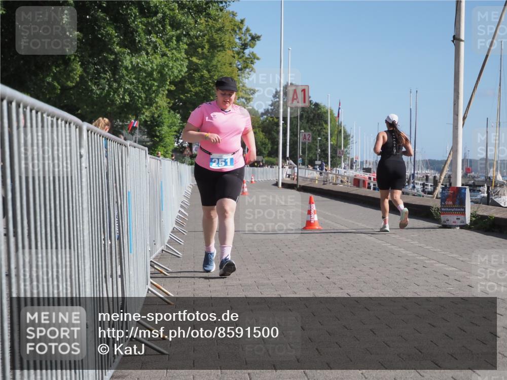 17.08.2025 - KN Förde Triathlon 2025 KatJ http://msf.ph/oto/8591500 17.08.2025 10:53:39 Laufen 251 meine-sportfotos.de