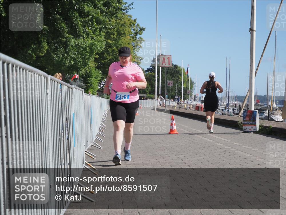 17.08.2025 - KN Förde Triathlon 2025 KatJ http://msf.ph/oto/8591507 17.08.2025 10:53:40 Laufen 251 meine-sportfotos.de