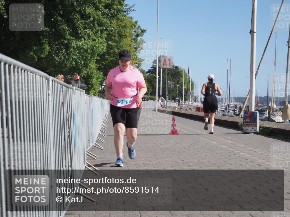 17.08.2025 - KN Förde Triathlon 2025 KatJ http://msf.ph/oto/8591514 17.08.2025 10:53:40 Laufen 251 meine-sportfotos.de
