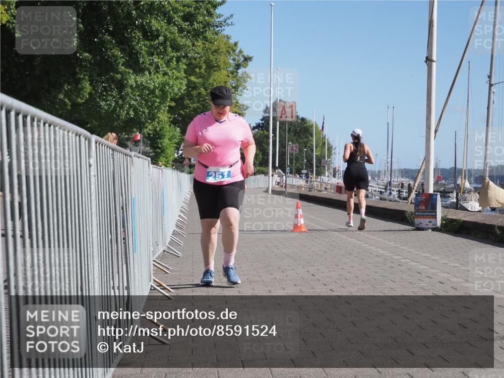 17.08.2025 - KN Förde Triathlon 2025 KatJ http://msf.ph/oto/8591524 17.08.2025 10:53:40 Laufen 251 meine-sportfotos.de