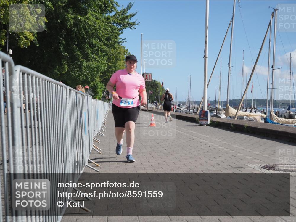17.08.2025 - KN Förde Triathlon 2025 KatJ http://msf.ph/oto/8591559 17.08.2025 10:53:41 Laufen 251 meine-sportfotos.de