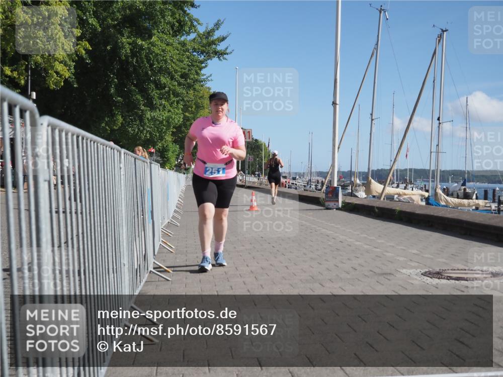 17.08.2025 - KN Förde Triathlon 2025 KatJ http://msf.ph/oto/8591567 17.08.2025 10:53:41 Laufen 251 meine-sportfotos.de