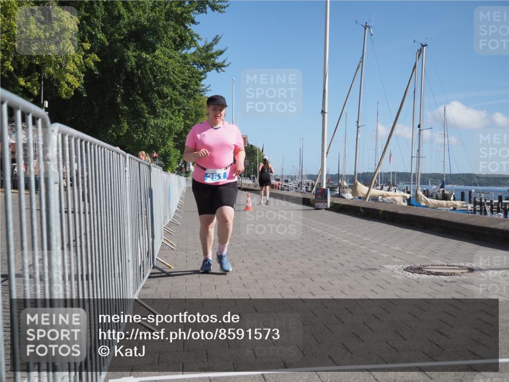 17.08.2025 - KN Förde Triathlon 2025 KatJ http://msf.ph/oto/8591573 17.08.2025 10:53:41 Laufen 251 meine-sportfotos.de