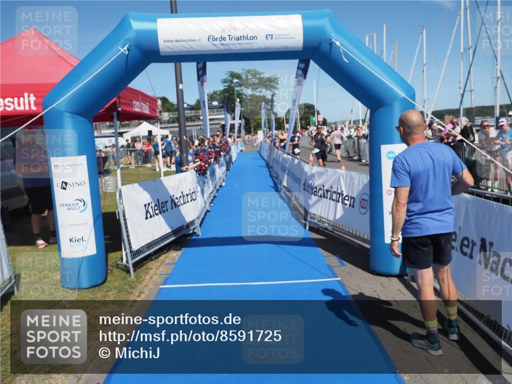 17.08.2025 - KN Förde Triathlon 2025 MichiJ http://msf.ph/oto/8591725 17.08.2025 13:51:29 Laufen 446, 473 meine-sportfotos.de