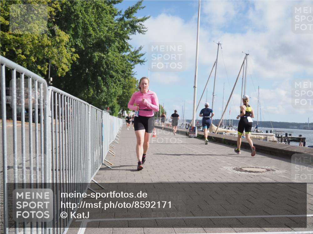17.08.2025 - KN Förde Triathlon 2025 KatJ http://msf.ph/oto/8592171 17.08.2025 10:19:43 Laufen 228, 243 meine-sportfotos.de