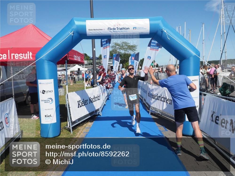 17.08.2025 - KN Förde Triathlon 2025 MichiJ http://msf.ph/oto/8592262 17.08.2025 13:52:17 Laufen 471, 501 meine-sportfotos.de