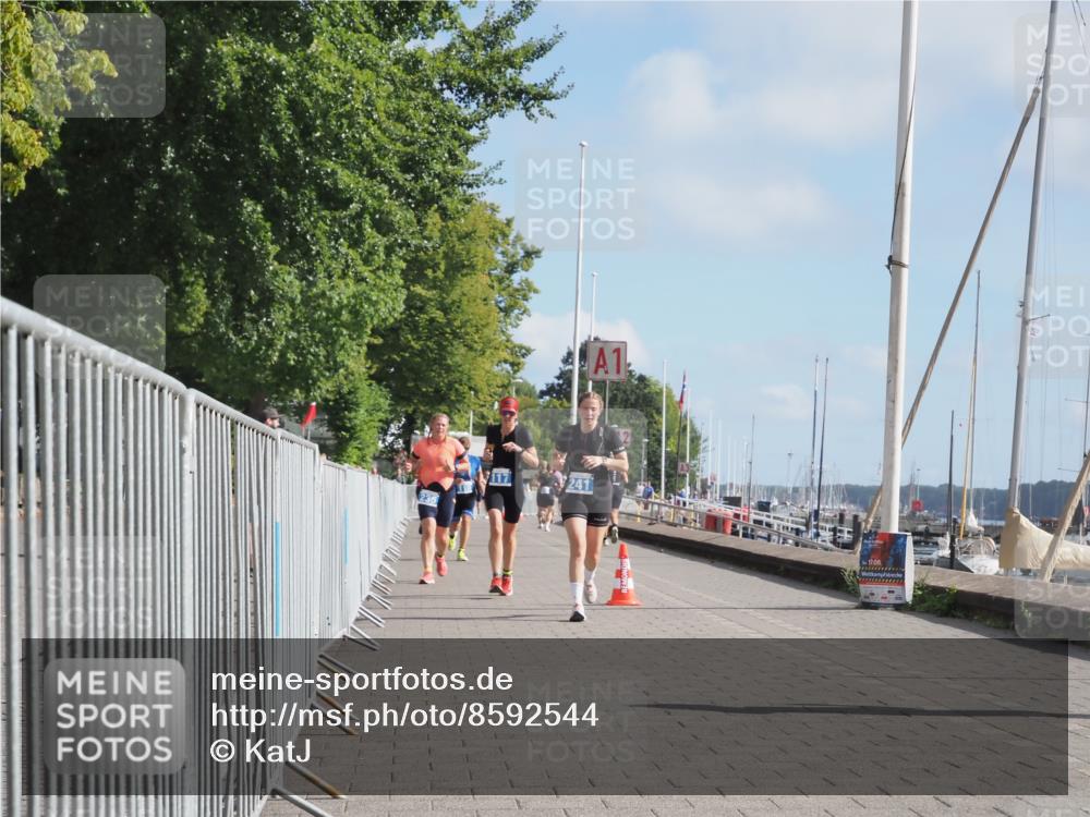 17.08.2025 - KN Förde Triathlon 2025 KatJ http://msf.ph/oto/8592544 17.08.2025 10:20:13 Laufen 117, 235, 241 meine-sportfotos.de