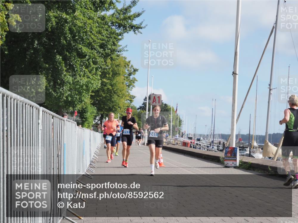 17.08.2025 - KN Förde Triathlon 2025 KatJ http://msf.ph/oto/8592562 17.08.2025 10:20:14 Laufen 110, 117, 235, 241 meine-sportfotos.de