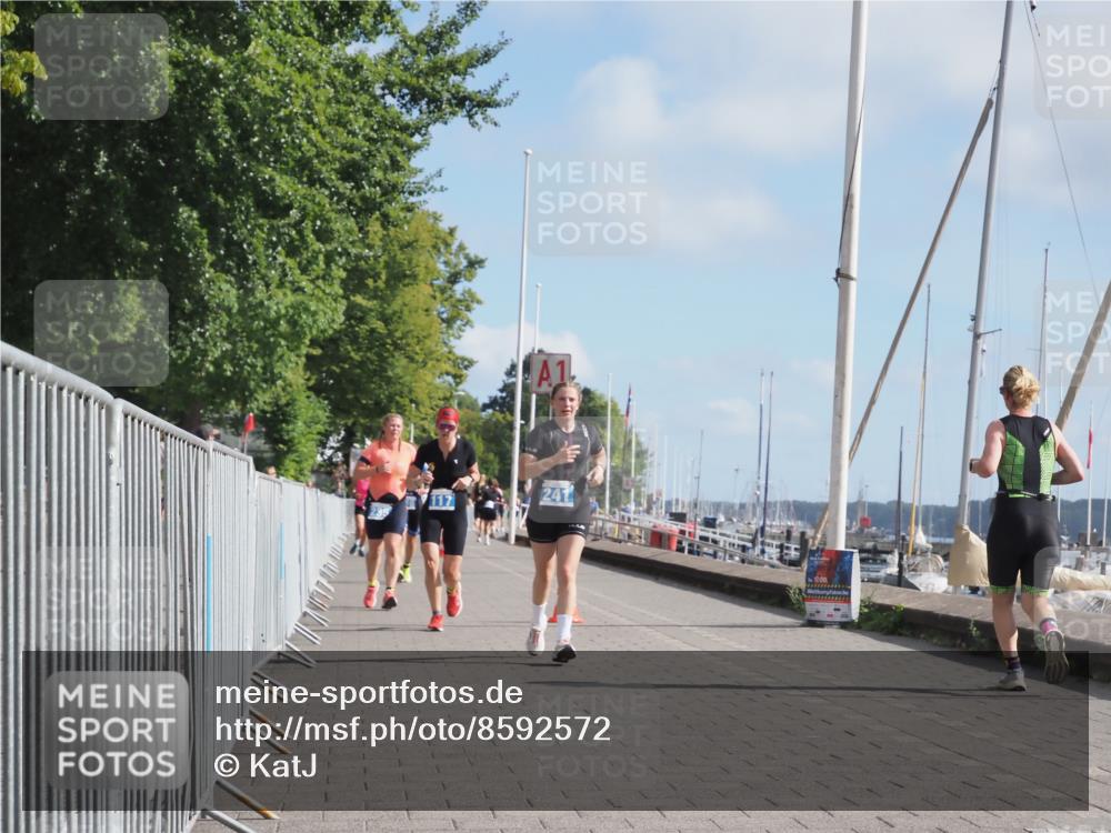 17.08.2025 - KN Förde Triathlon 2025 KatJ http://msf.ph/oto/8592572 17.08.2025 10:20:14 Laufen 110, 117, 235, 241 meine-sportfotos.de
