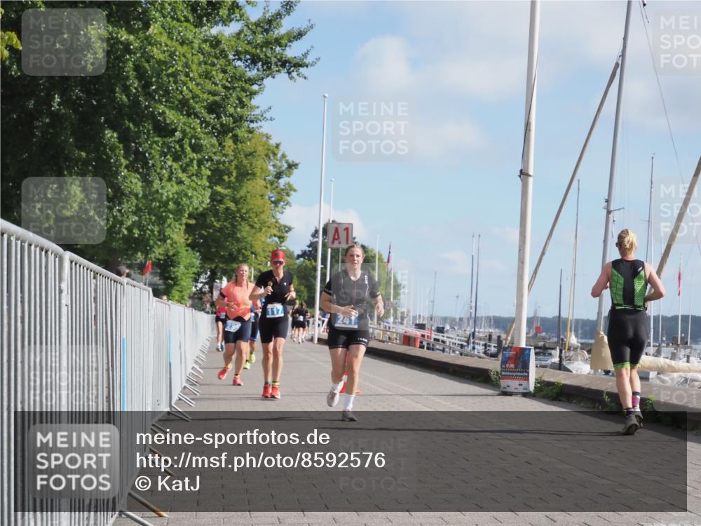 17.08.2025 - KN Förde Triathlon 2025 KatJ http://msf.ph/oto/8592576 17.08.2025 10:20:14 Laufen 110, 117, 235, 241 meine-sportfotos.de