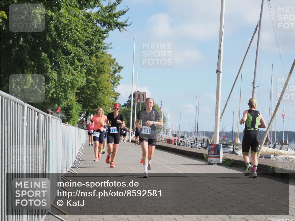 17.08.2025 - KN Förde Triathlon 2025 KatJ http://msf.ph/oto/8592581 17.08.2025 10:20:14 Laufen 110, 117, 235, 241 meine-sportfotos.de