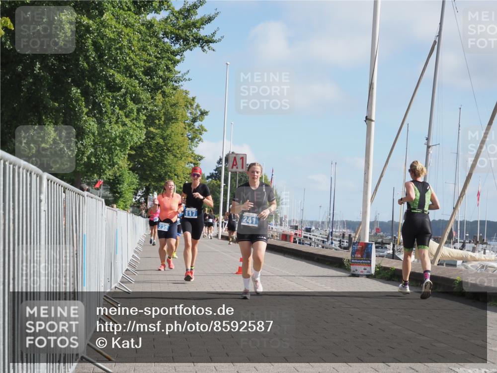 17.08.2025 - KN Förde Triathlon 2025 KatJ http://msf.ph/oto/8592587 17.08.2025 10:20:14 Laufen 110, 117, 235, 241 meine-sportfotos.de