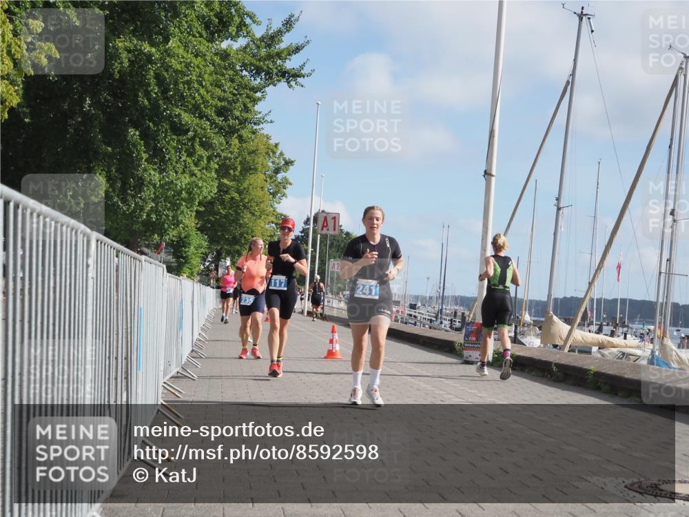 17.08.2025 - KN Förde Triathlon 2025 KatJ http://msf.ph/oto/8592598 17.08.2025 10:20:15 Laufen 110, 117, 235, 241 meine-sportfotos.de