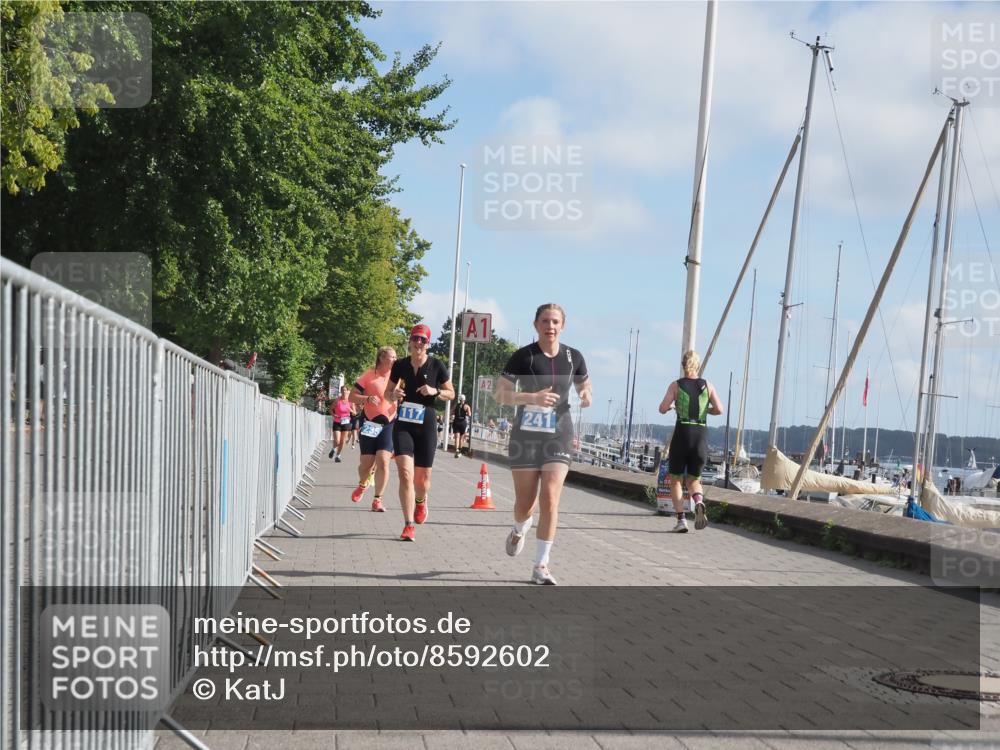 17.08.2025 - KN Förde Triathlon 2025 KatJ http://msf.ph/oto/8592602 17.08.2025 10:20:15 Laufen 110, 117, 235, 241 meine-sportfotos.de