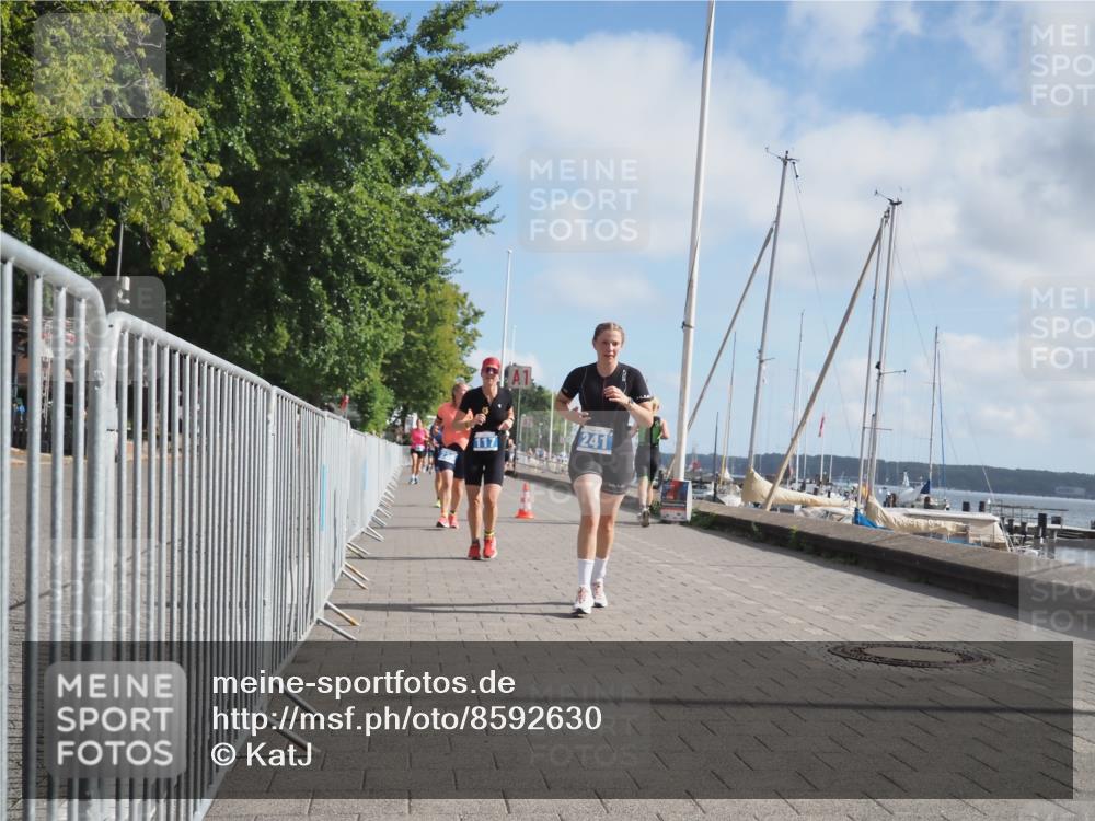 17.08.2025 - KN Förde Triathlon 2025 KatJ http://msf.ph/oto/8592630 17.08.2025 10:20:16 Laufen 110, 117, 235, 241 meine-sportfotos.de