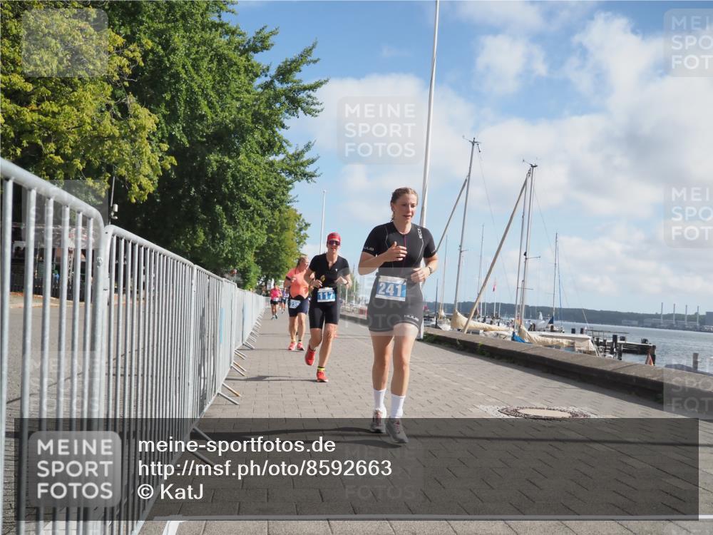 17.08.2025 - KN Förde Triathlon 2025 KatJ http://msf.ph/oto/8592663 17.08.2025 10:20:17 Laufen 110, 117, 235, 241 meine-sportfotos.de