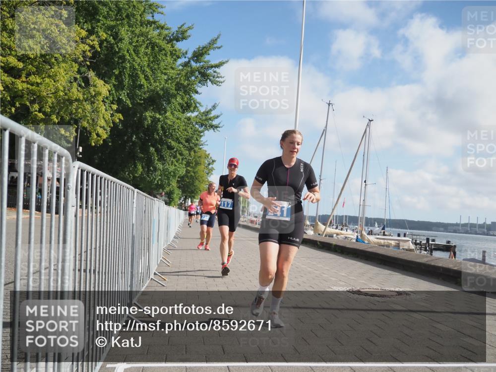 17.08.2025 - KN Förde Triathlon 2025 KatJ http://msf.ph/oto/8592671 17.08.2025 10:20:17 Laufen 110, 117, 235, 241 meine-sportfotos.de