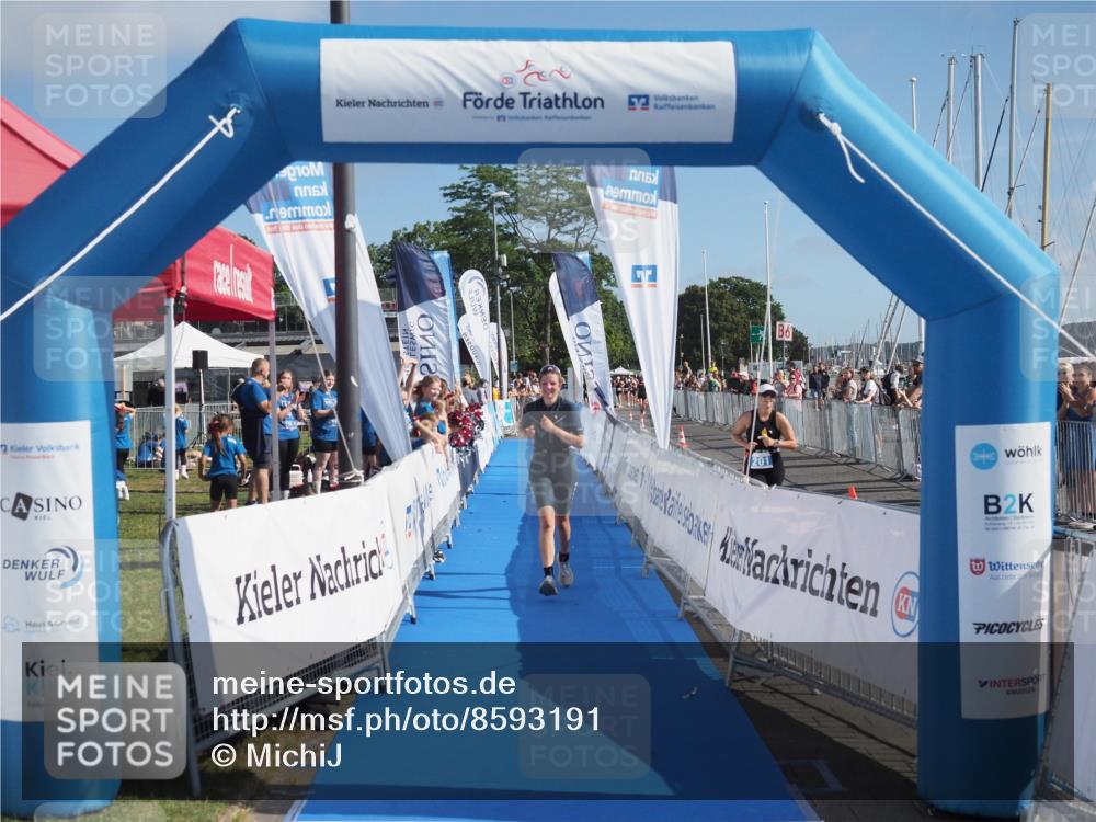 17.08.2025 - KN Förde Triathlon 2025 MichiJ http://msf.ph/oto/8593191 17.08.2025 10:36:37 Laufen 240 meine-sportfotos.de