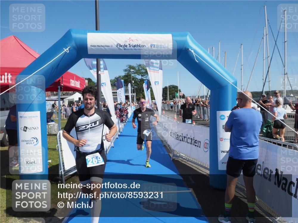 17.08.2025 - KN Förde Triathlon 2025 MichiJ http://msf.ph/oto/8593231 17.08.2025 12:00:16 Laufen 267, 269 meine-sportfotos.de