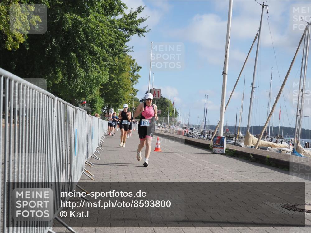 17.08.2025 - KN Förde Triathlon 2025 KatJ http://msf.ph/oto/8593800 17.08.2025 10:21:52 Laufen 120, 195, 250 meine-sportfotos.de