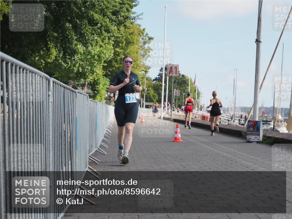 17.08.2025 - KN Förde Triathlon 2025 KatJ http://msf.ph/oto/8596642 17.08.2025 10:26:25 Laufen 122 meine-sportfotos.de