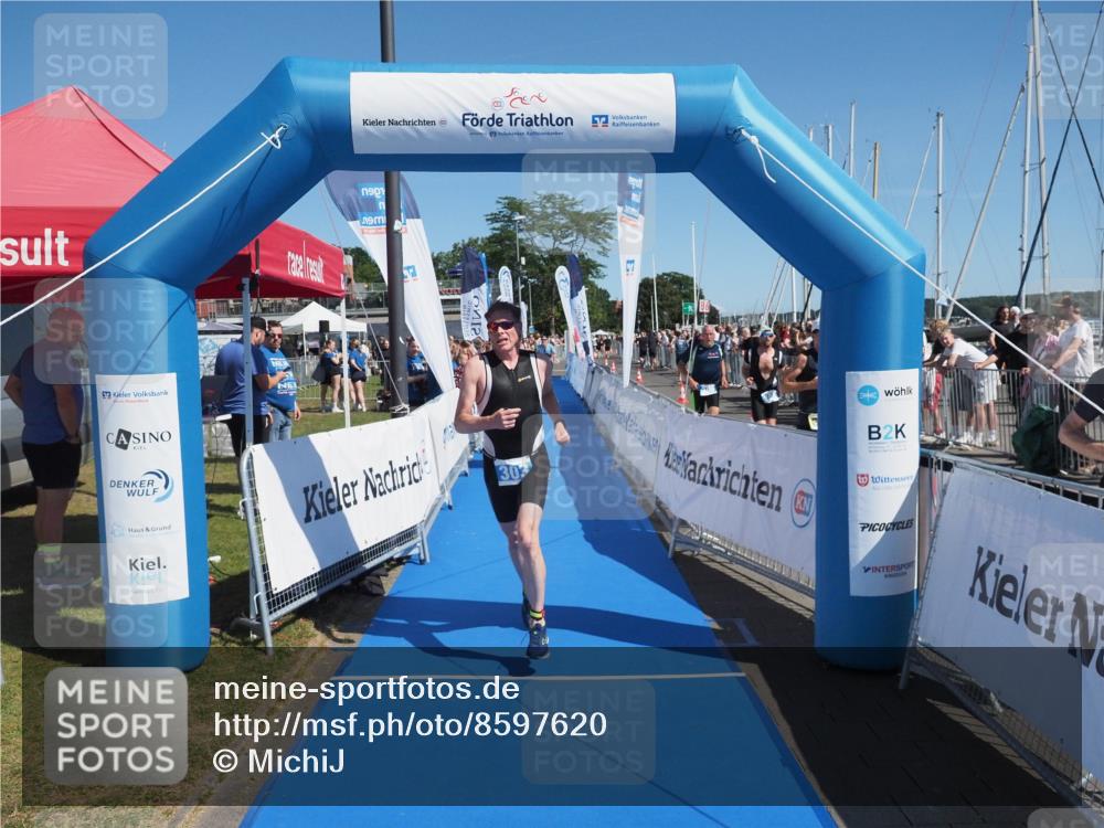 17.08.2025 - KN Förde Triathlon 2025 MichiJ http://msf.ph/oto/8597620 17.08.2025 12:08:03 Laufen 303, 319 meine-sportfotos.de