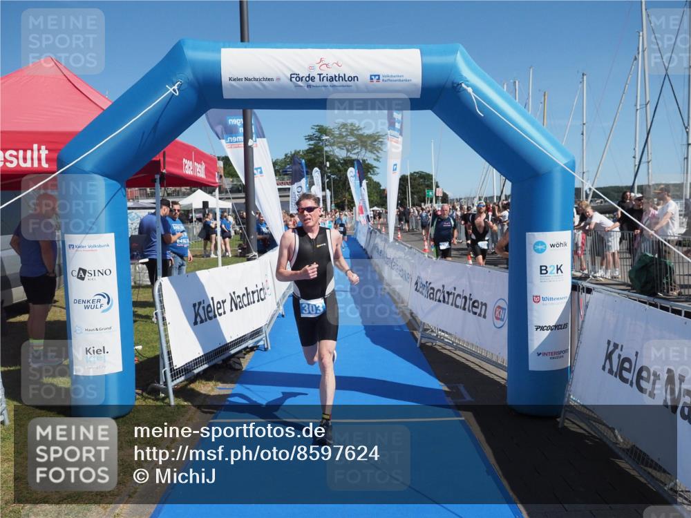 17.08.2025 - KN Förde Triathlon 2025 MichiJ http://msf.ph/oto/8597624 17.08.2025 12:08:03 Laufen 303, 319 meine-sportfotos.de