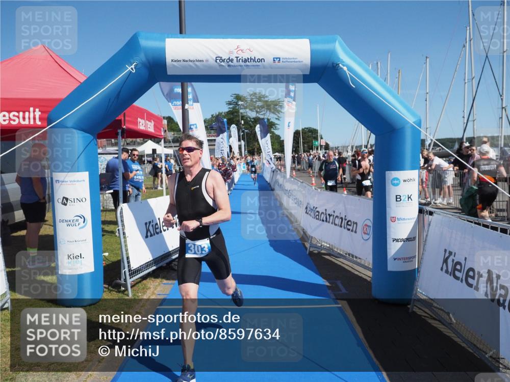 17.08.2025 - KN Förde Triathlon 2025 MichiJ http://msf.ph/oto/8597634 17.08.2025 12:08:03 Laufen 303, 319 meine-sportfotos.de