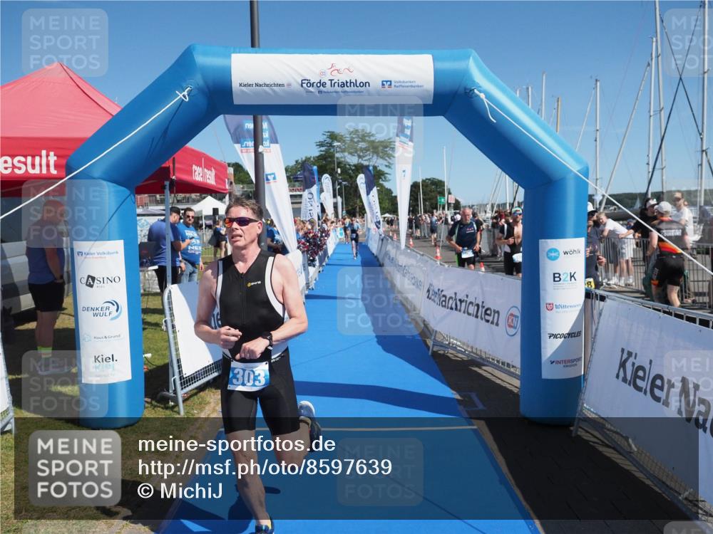 17.08.2025 - KN Förde Triathlon 2025 MichiJ http://msf.ph/oto/8597639 17.08.2025 12:08:03 Laufen 303, 319 meine-sportfotos.de