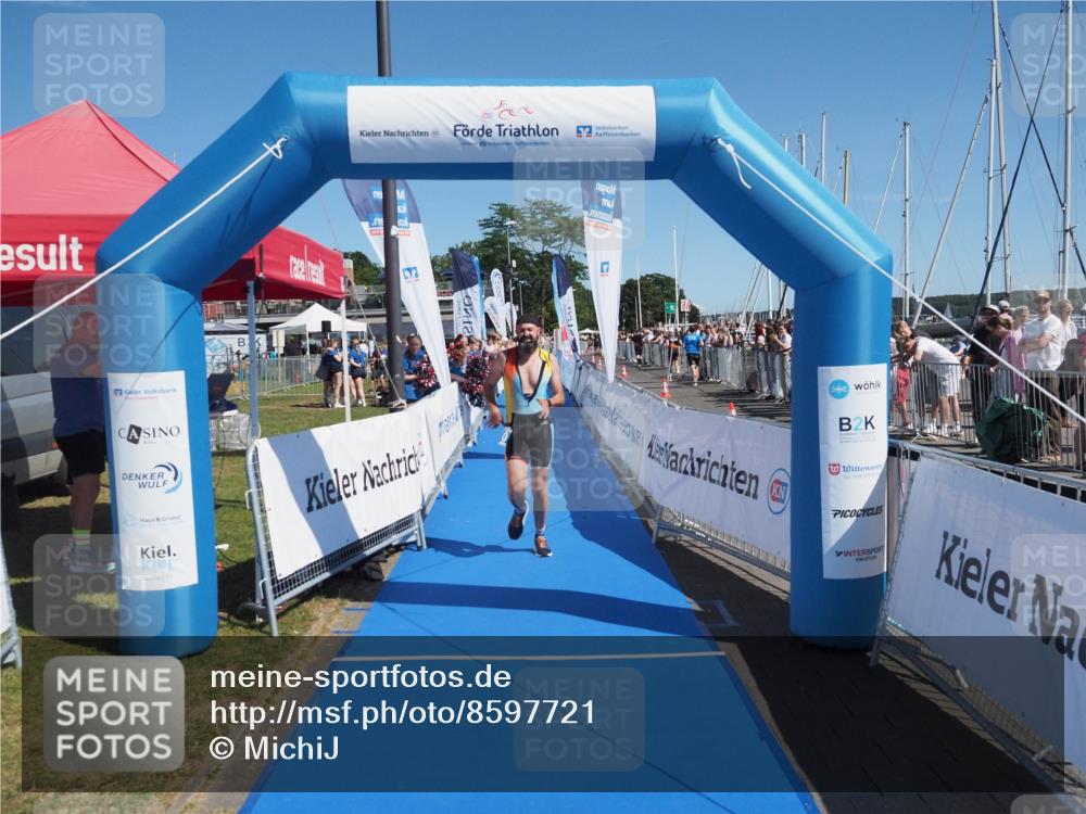 17.08.2025 - KN Förde Triathlon 2025 MichiJ http://msf.ph/oto/8597721 17.08.2025 12:08:12 Laufen 310, 319 meine-sportfotos.de