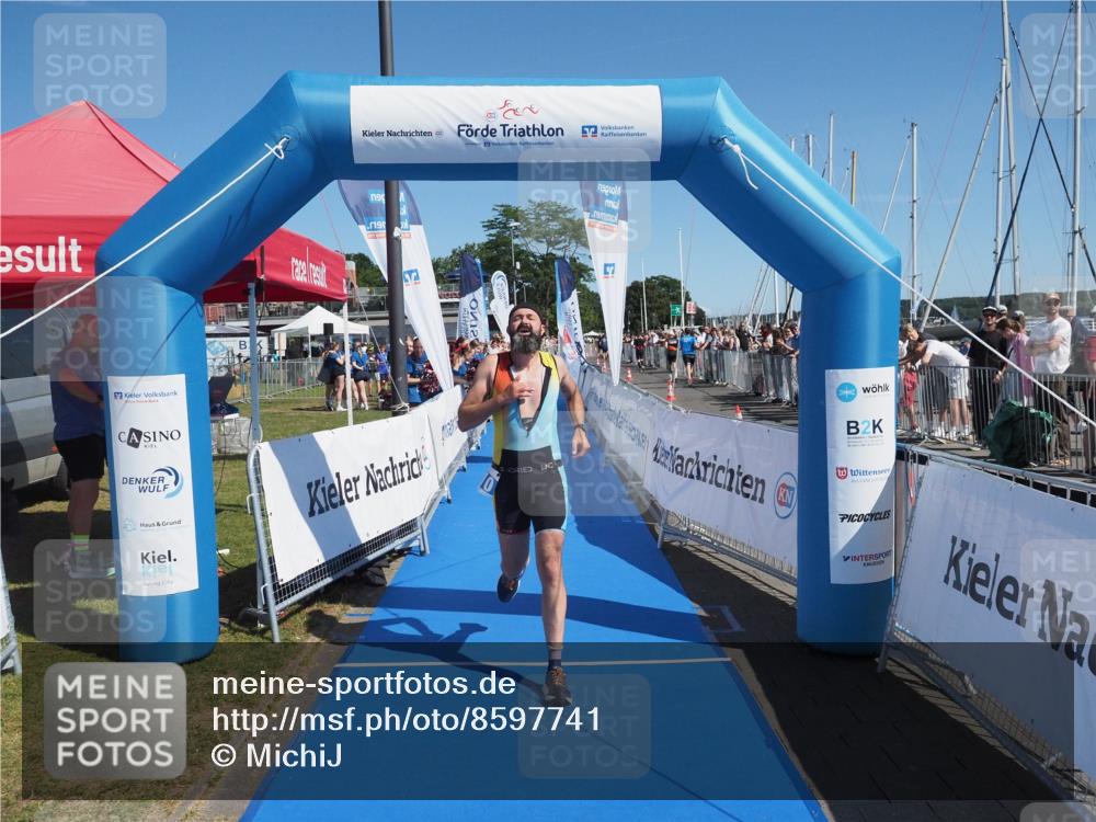 17.08.2025 - KN Förde Triathlon 2025 MichiJ http://msf.ph/oto/8597741 17.08.2025 12:08:12 Laufen 310, 319 meine-sportfotos.de