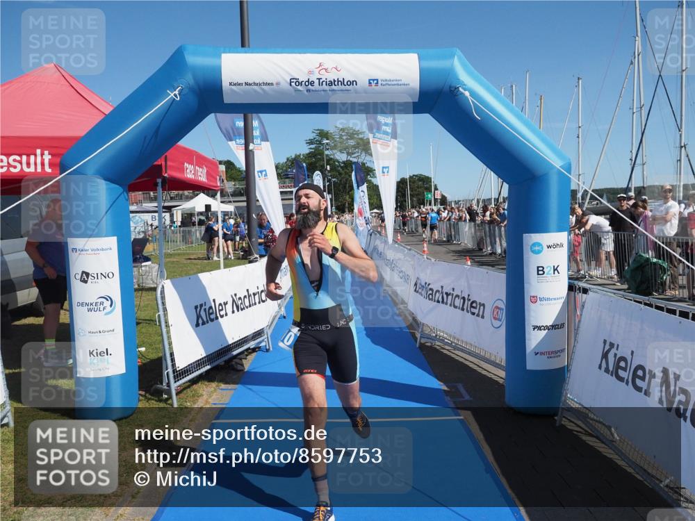 17.08.2025 - KN Förde Triathlon 2025 MichiJ http://msf.ph/oto/8597753 17.08.2025 12:08:13 Laufen 310, 319 meine-sportfotos.de