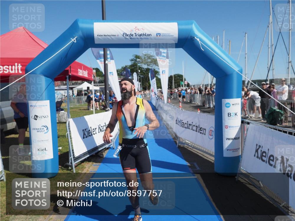 17.08.2025 - KN Förde Triathlon 2025 MichiJ http://msf.ph/oto/8597757 17.08.2025 12:08:13 Laufen 310, 319 meine-sportfotos.de