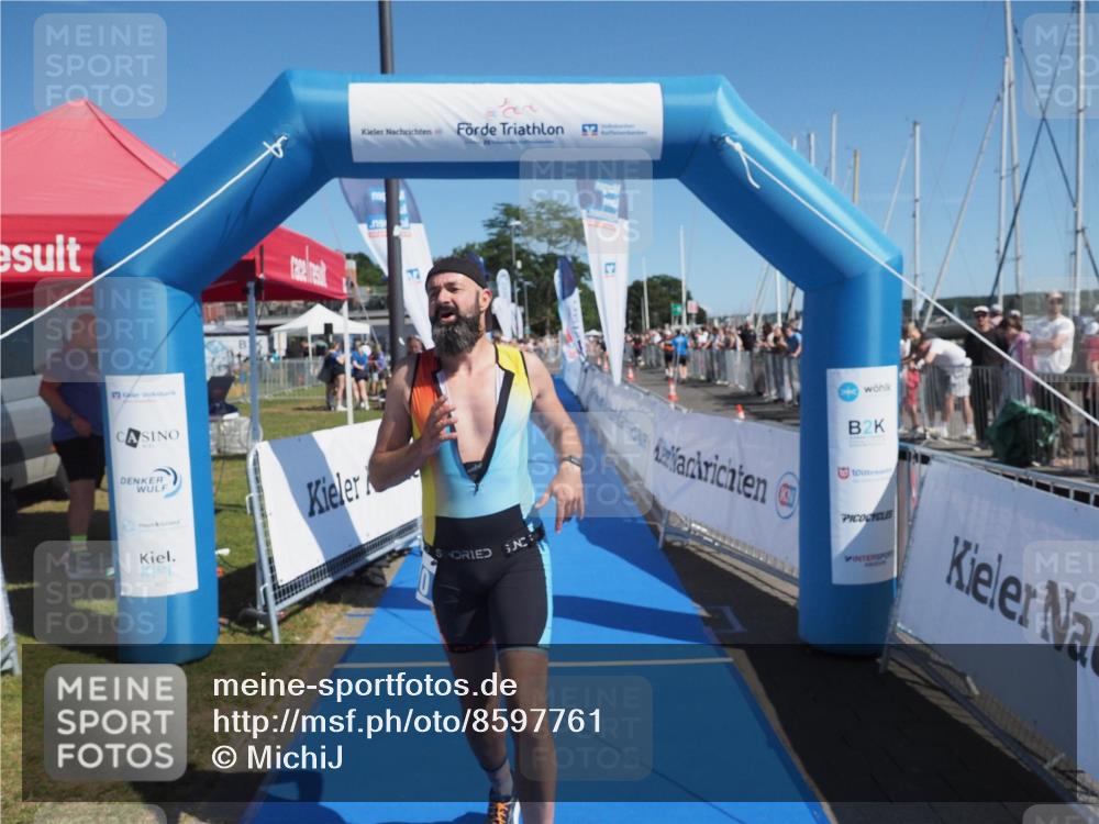 17.08.2025 - KN Förde Triathlon 2025 MichiJ http://msf.ph/oto/8597761 17.08.2025 12:08:13 Laufen 310, 319 meine-sportfotos.de