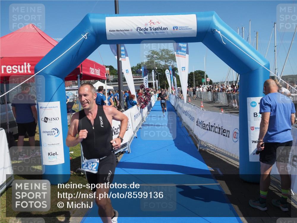 17.08.2025 - KN Förde Triathlon 2025 MichiJ http://msf.ph/oto/8599136 17.08.2025 12:13:39 Laufen 282, 324 meine-sportfotos.de