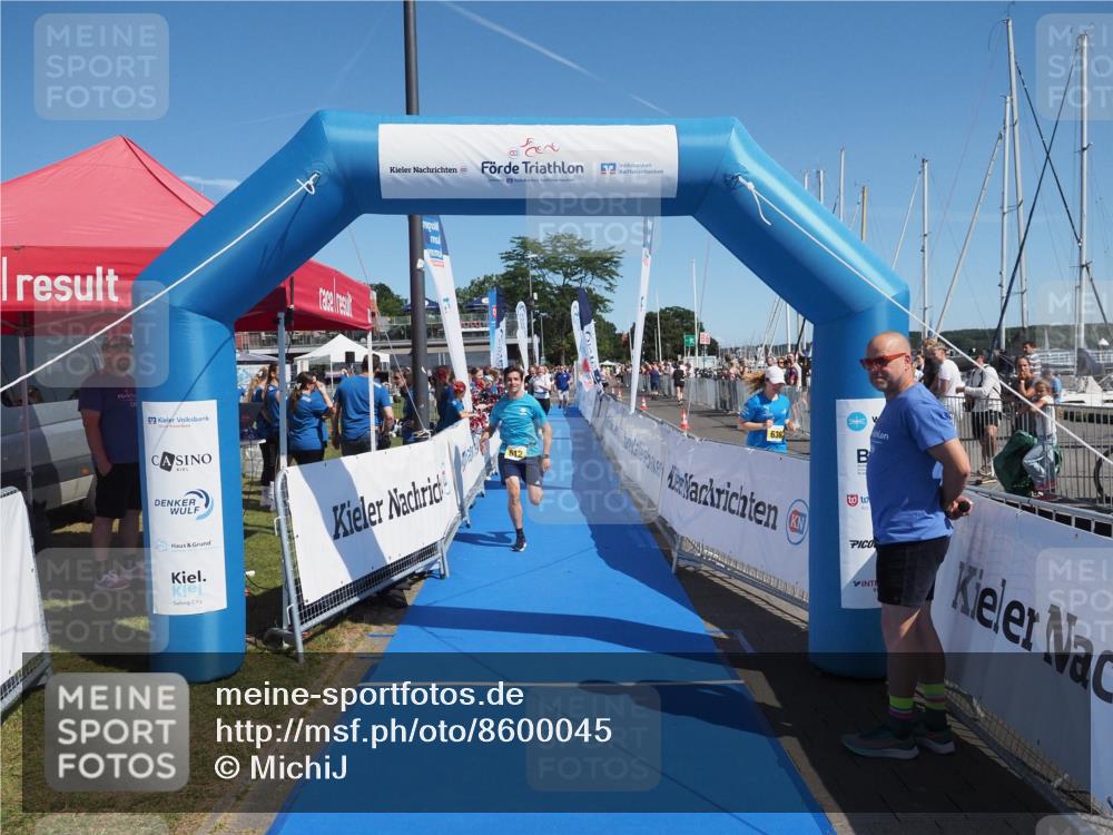 17.08.2025 - KN Förde Triathlon 2025 MichiJ http://msf.ph/oto/8600045 17.08.2025 12:15:43 Laufen 379, 612 meine-sportfotos.de