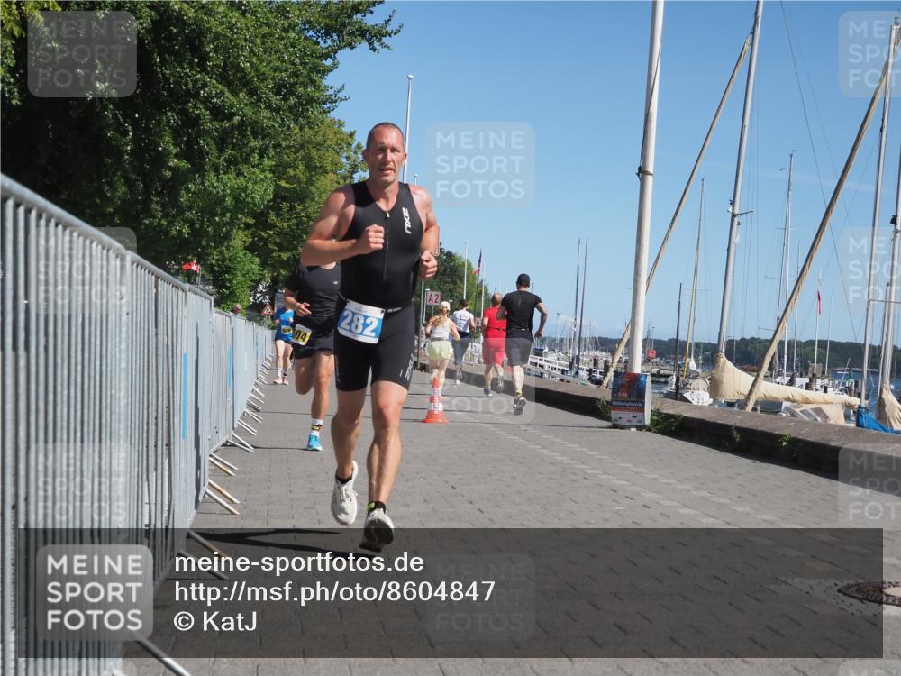 17.08.2025 - KN Förde Triathlon 2025 KatJ http://msf.ph/oto/8604847 17.08.2025 11:58:01 Laufen 282, 604 meine-sportfotos.de