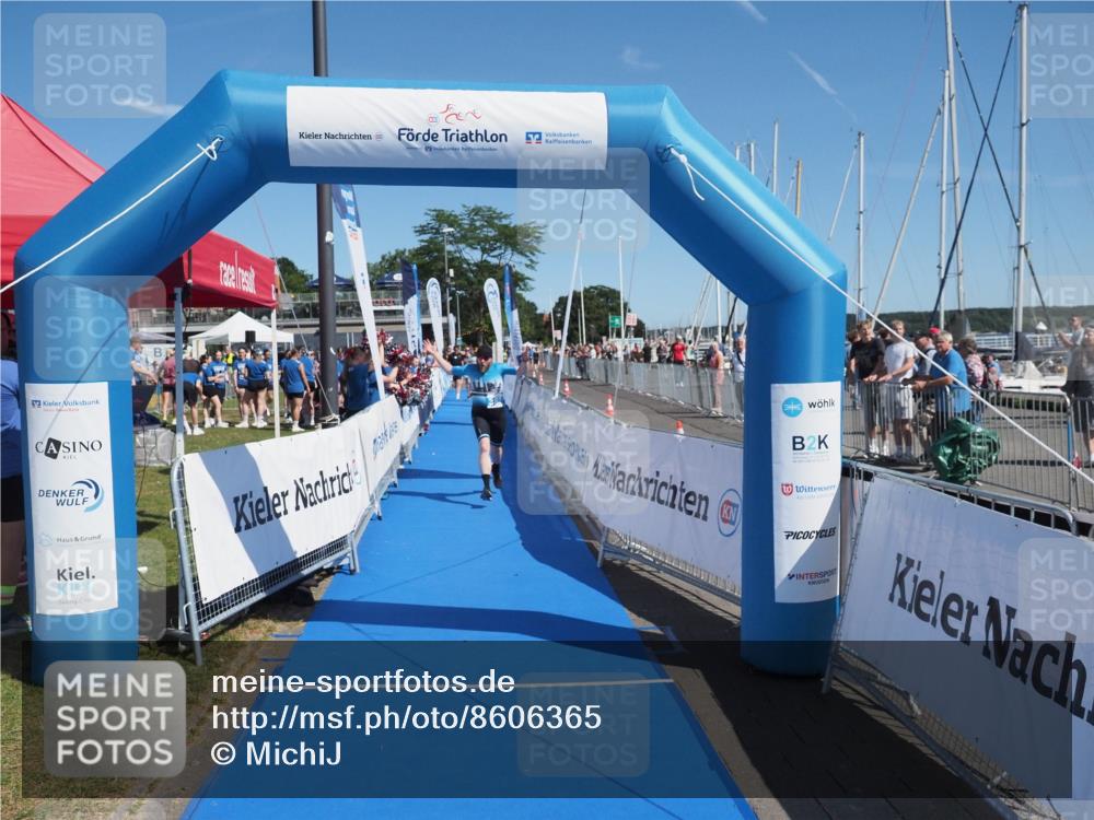 17.08.2025 - KN Förde Triathlon 2025 MichiJ http://msf.ph/oto/8606365 17.08.2025 12:23:17 Laufen 382 meine-sportfotos.de
