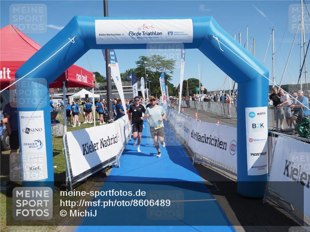 17.08.2025 - KN Förde Triathlon 2025 MichiJ http://msf.ph/oto/8606489 17.08.2025 12:23:23 Laufen 382, 613 meine-sportfotos.de