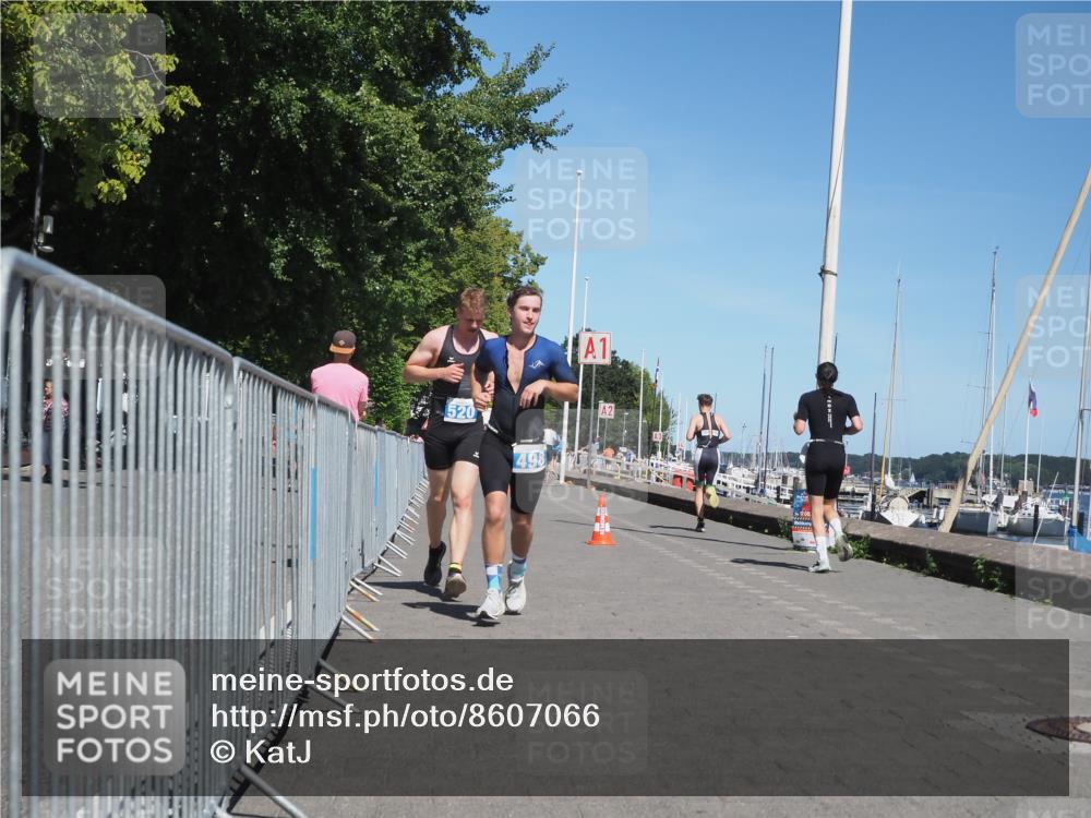 17.08.2025 - KN Förde Triathlon 2025 KatJ http://msf.ph/oto/8607066 17.08.2025 13:51:20 Laufen 498, 520 meine-sportfotos.de