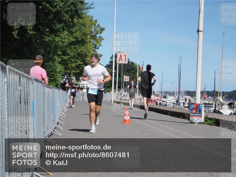 17.08.2025 - KN Förde Triathlon 2025 KatJ http://msf.ph/oto/8607481 17.08.2025 13:53:01 Laufen 421, 533 meine-sportfotos.de