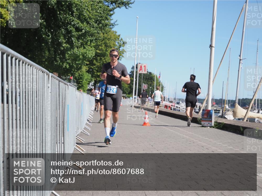 17.08.2025 - KN Förde Triathlon 2025 KatJ http://msf.ph/oto/8607688 17.08.2025 12:01:03 Laufen 324, 377 meine-sportfotos.de