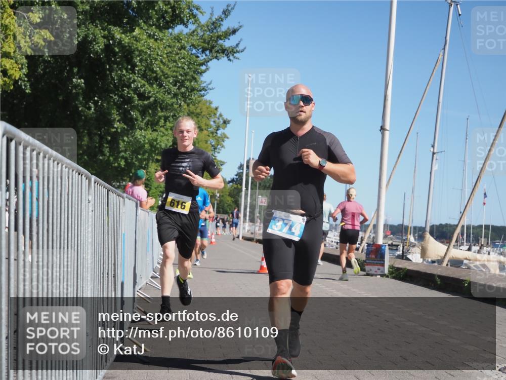 17.08.2025 - KN Förde Triathlon 2025 KatJ http://msf.ph/oto/8610109 17.08.2025 12:05:10 Laufen 297, 348, 374, 609, 616 meine-sportfotos.de