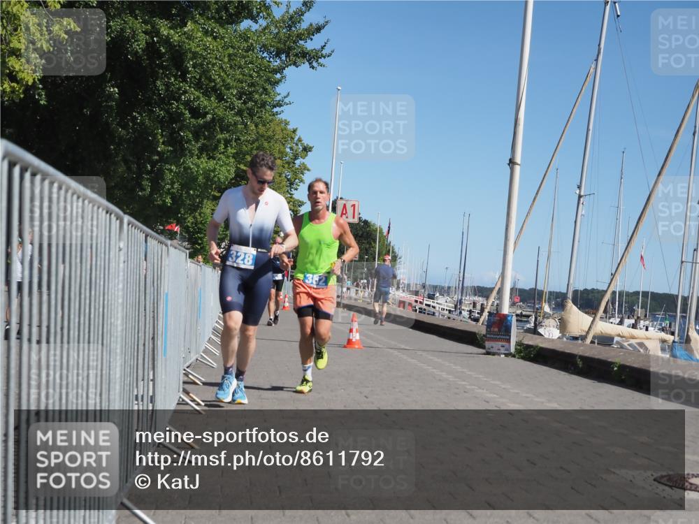 17.08.2025 - KN Förde Triathlon 2025 KatJ http://msf.ph/oto/8611792 17.08.2025 12:11:58 Laufen 328, 362, 369 meine-sportfotos.de