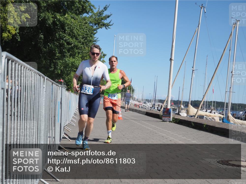 17.08.2025 - KN Förde Triathlon 2025 KatJ http://msf.ph/oto/8611803 17.08.2025 12:11:59 Laufen 328, 362, 369 meine-sportfotos.de